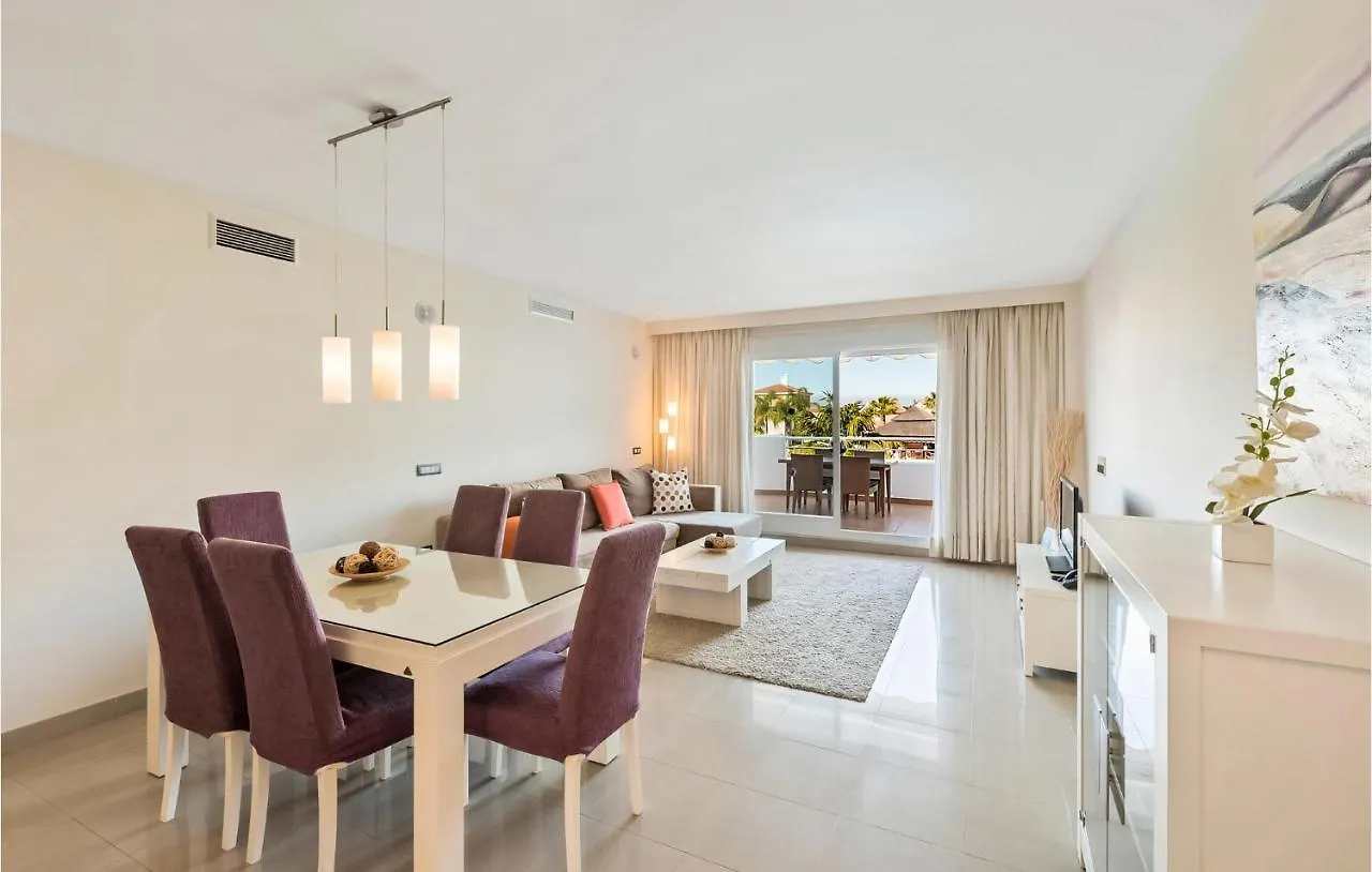 Cozy Apartment In Estepona With Wifi