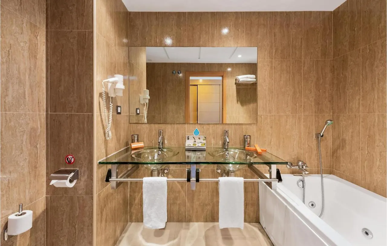 Cozy Apartment In Estepona With Wifi 0*,